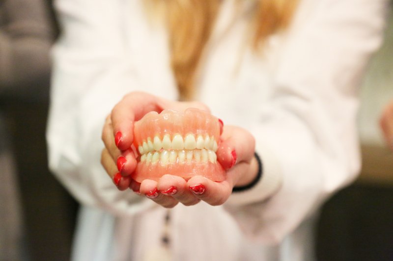examples of dentures in Goode